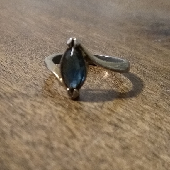 Ring - Picture 3 of 3